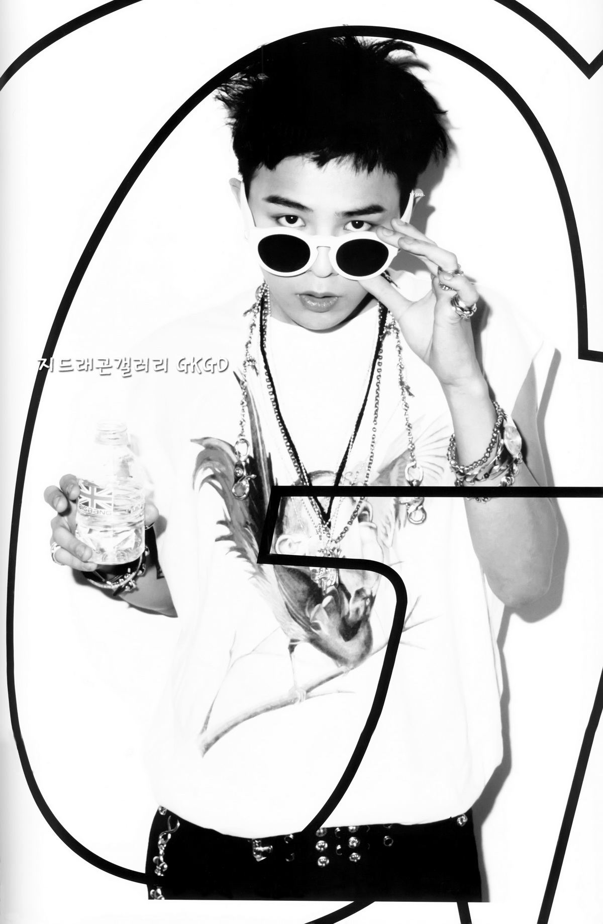 PHOTOS][Scans] G-Dragon Photos from Extraordinary 20's | Forever G